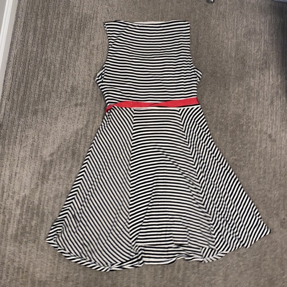 Black and white striped dress - Picture 6 of 9